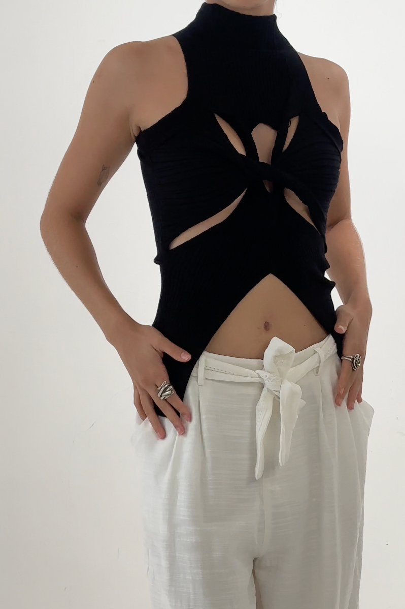 Asymmetric Cut-Out Top