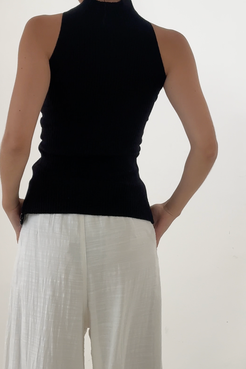 Asymmetric Cut-Out Top
