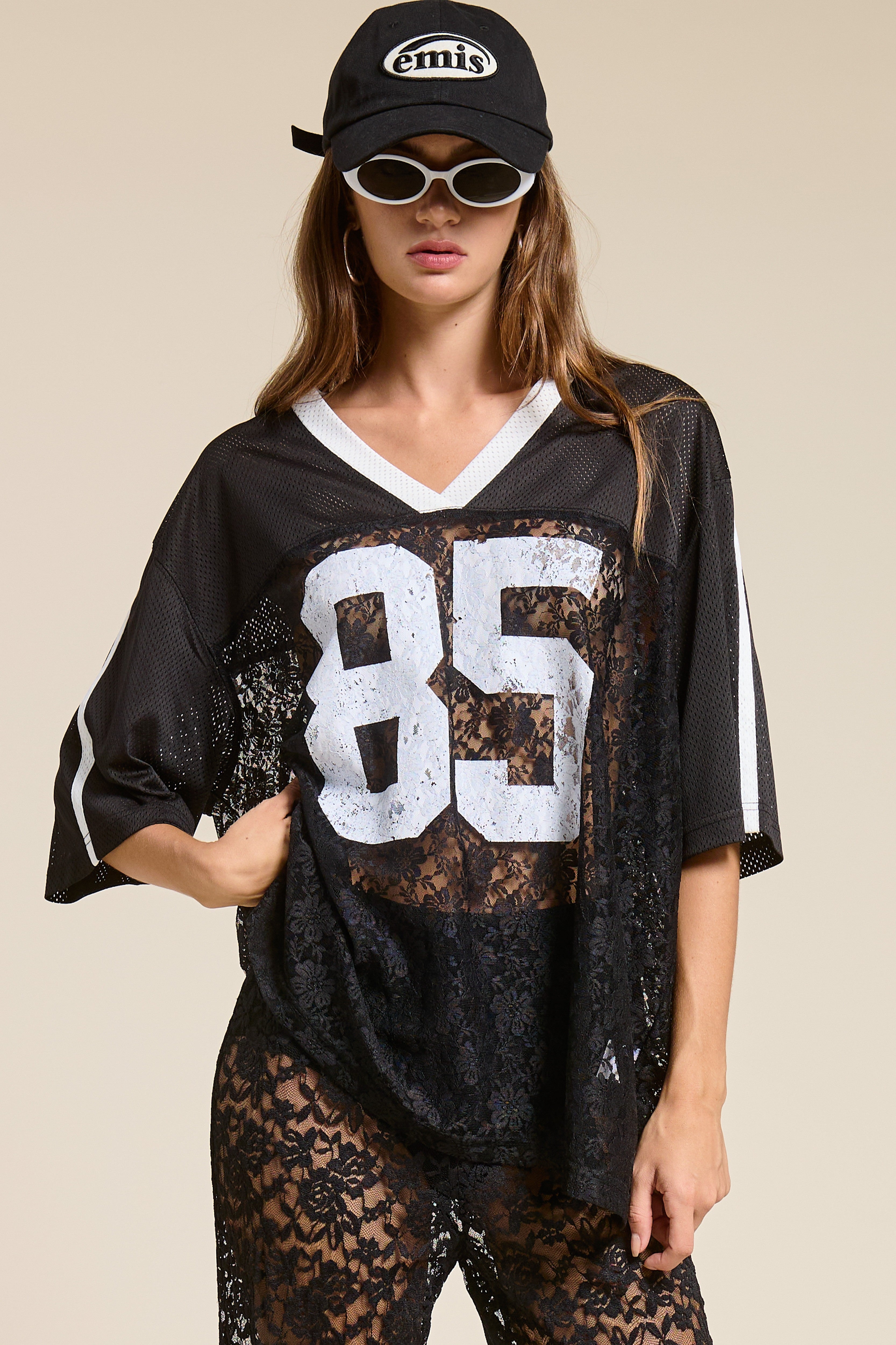 85 Graphic V-Neck Jersey Top